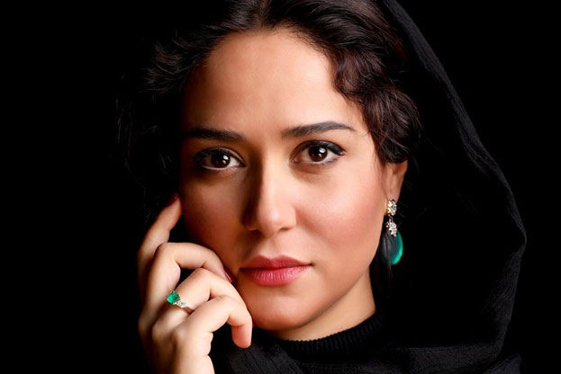 بیوگرافی پریناز ایزدیار بازیگر زیبای ایرانی، همسر و حواشی و بهترین فیلم ها